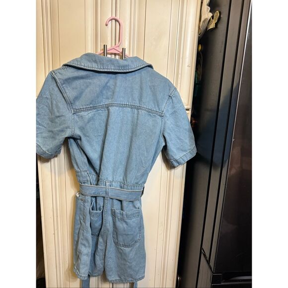 Universal Thread Women's Short Sleeve Button Front Belted Denim Romper Blue 4 NW - Picture 9 of 9